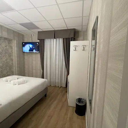 Rome's Gloria 2* Rome