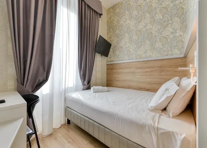 Отель Rome's Gloria 2*